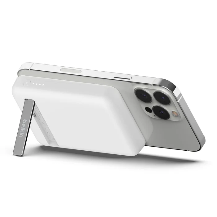 Batería externa inalámbrica magnética de 5000 mAh más soporte blanco | Belkin - Image 3