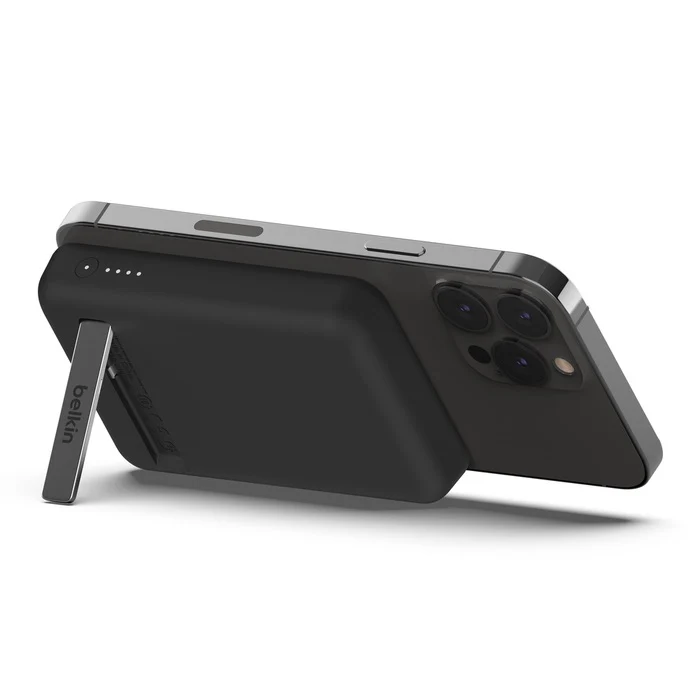 Batería externa inalámbrica magnética de 5000 mAh más soporte negro | Belkin - Image 3