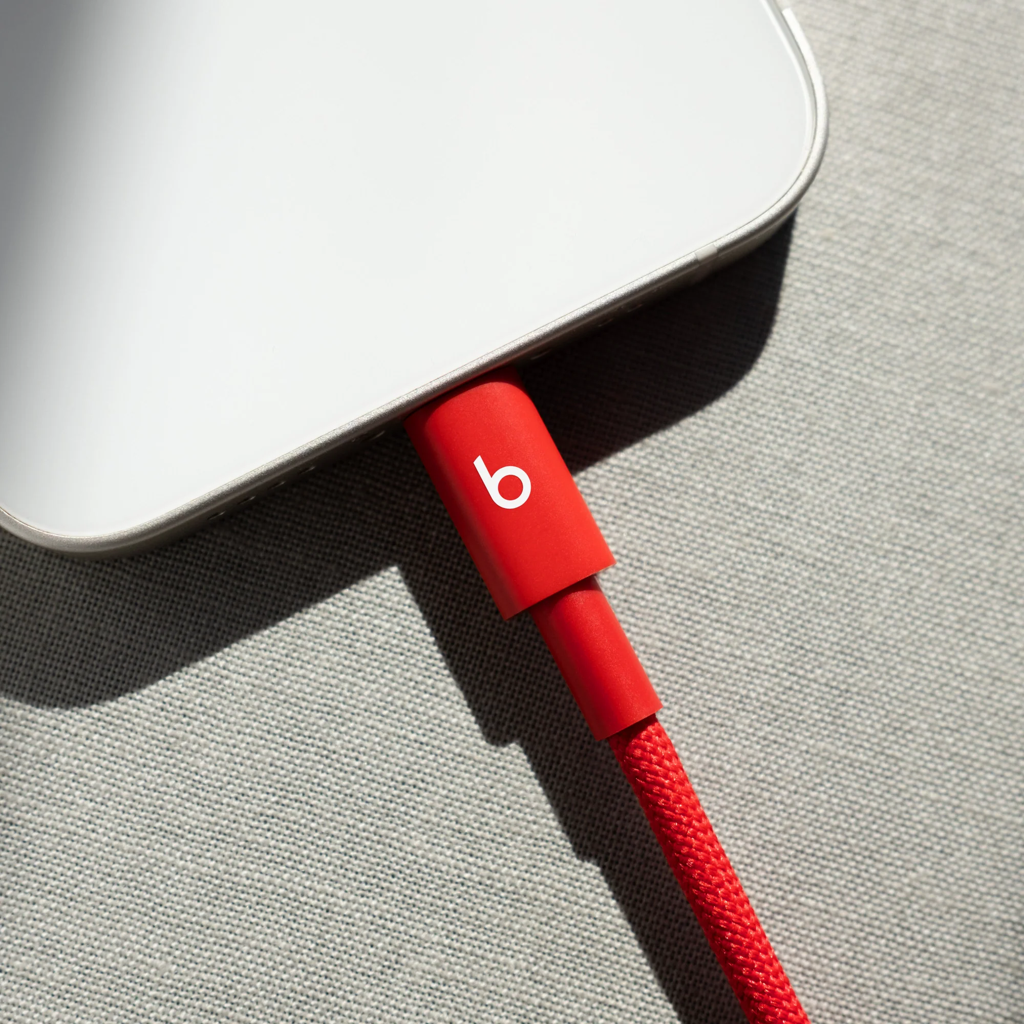 Cable trenzado USB-C a Lightning (1,5 m) Rojo fuego | Beats - Image 3