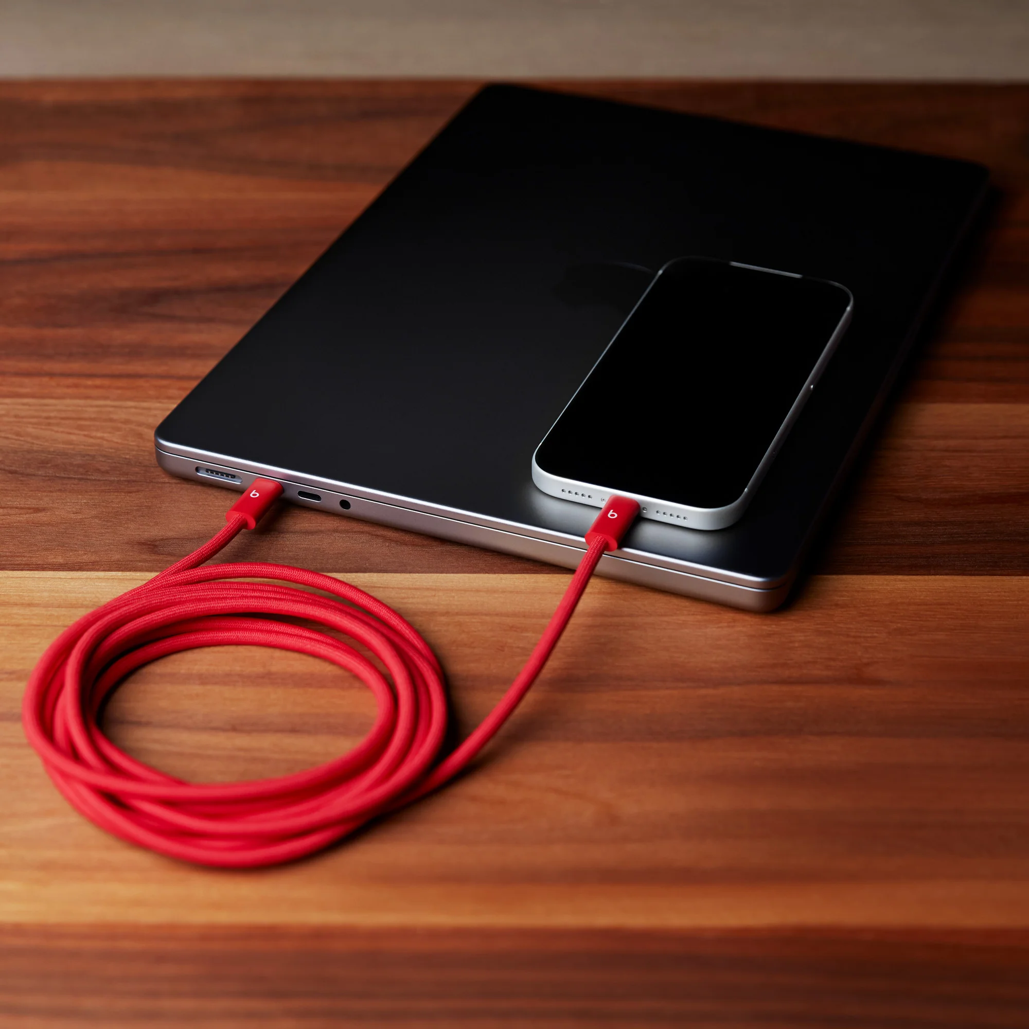 Cable trenzado USB-C a USB-C (3 m) 240W Rojo fuego | Beats - Image 3