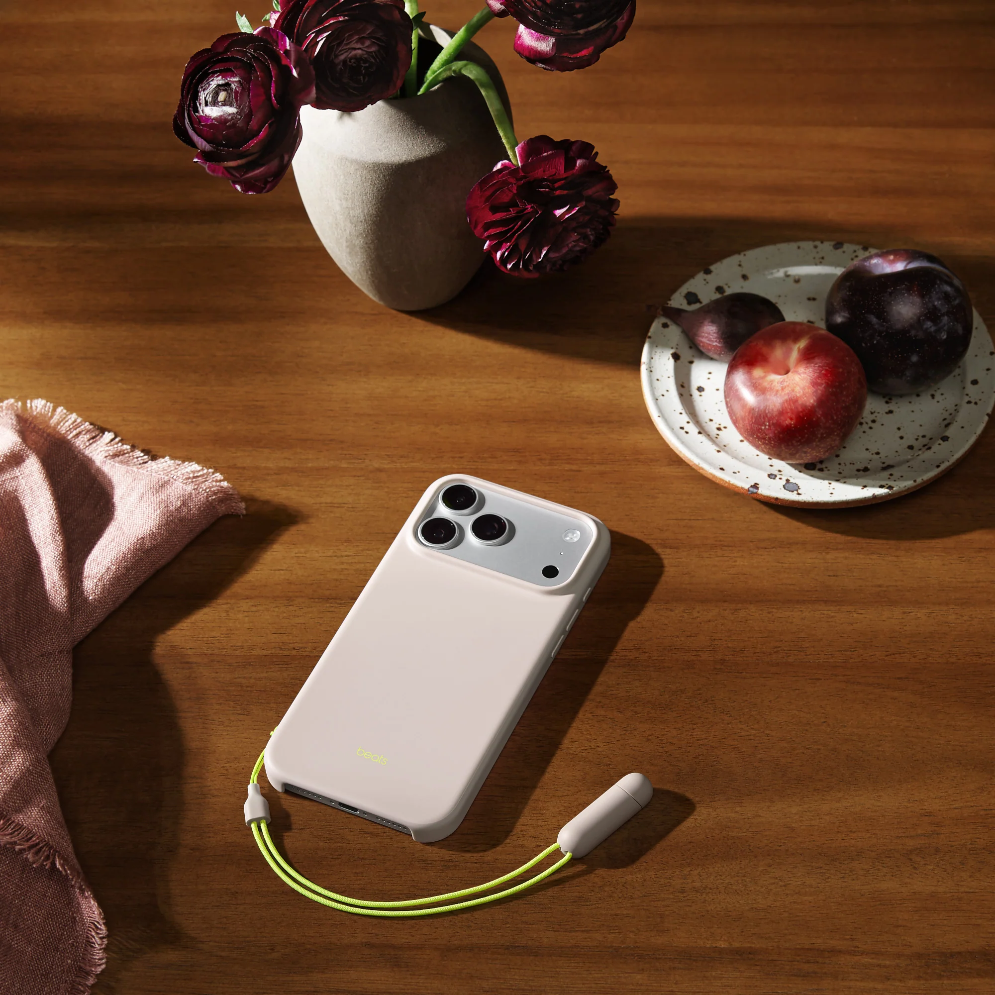 Funda Kickstand Gris caliza MagSafe Control Cámara iPhone 17 Pro | Beats - Image 5