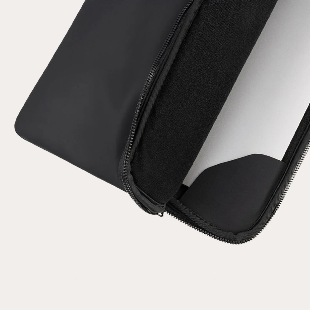 Funda Sleeve Gommo MacBook Air/ Pro 13/14" Negro | Tucano - Image 4