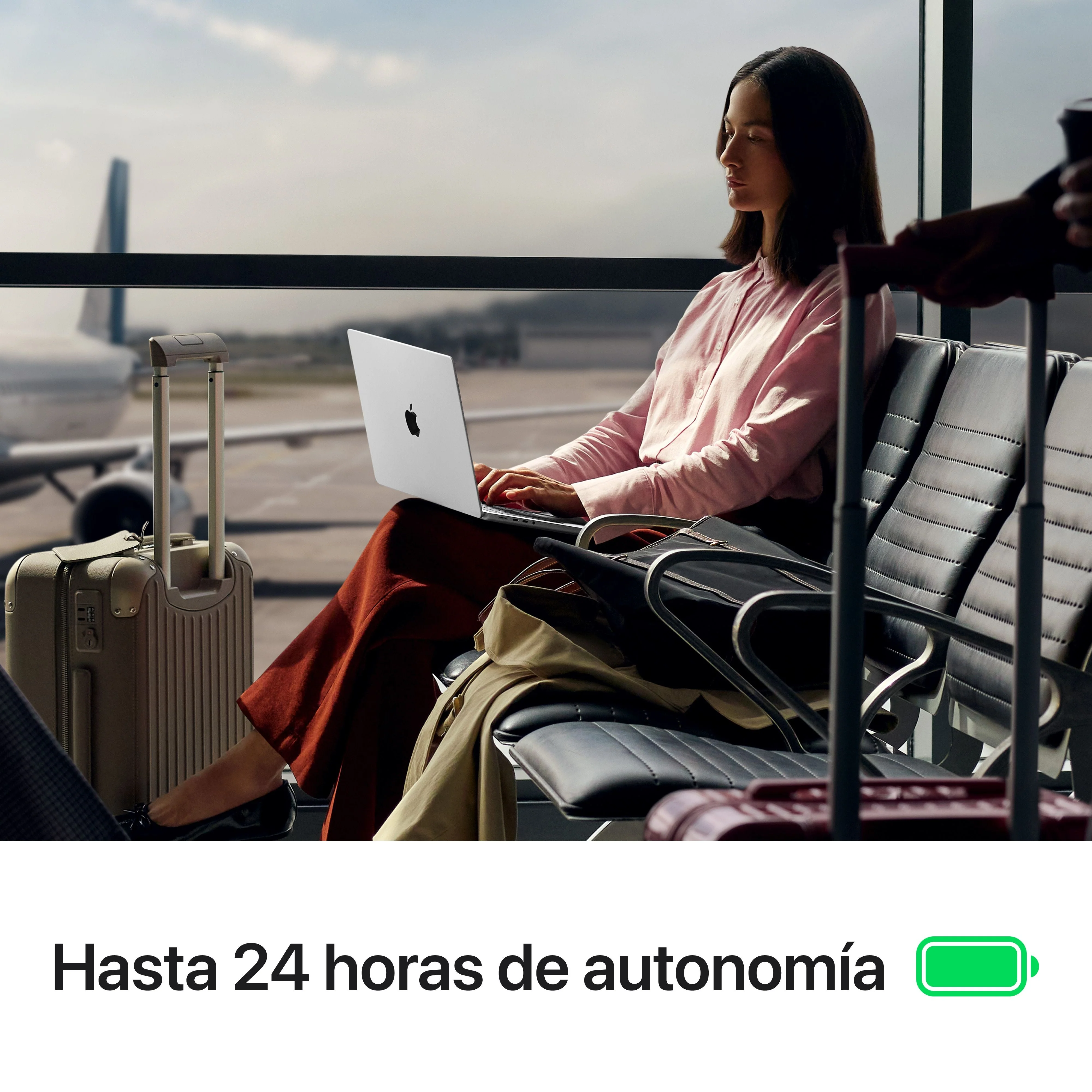 MacBook Pro de 14 pulgadas: Chip M5 de Apple con CPU de 10 núcleos y GPU de 10 núcleos, 16 GB RAM, 4 TB SSD, Pantalla nanotexturizada, Cargador 96W - Plata - Image 5